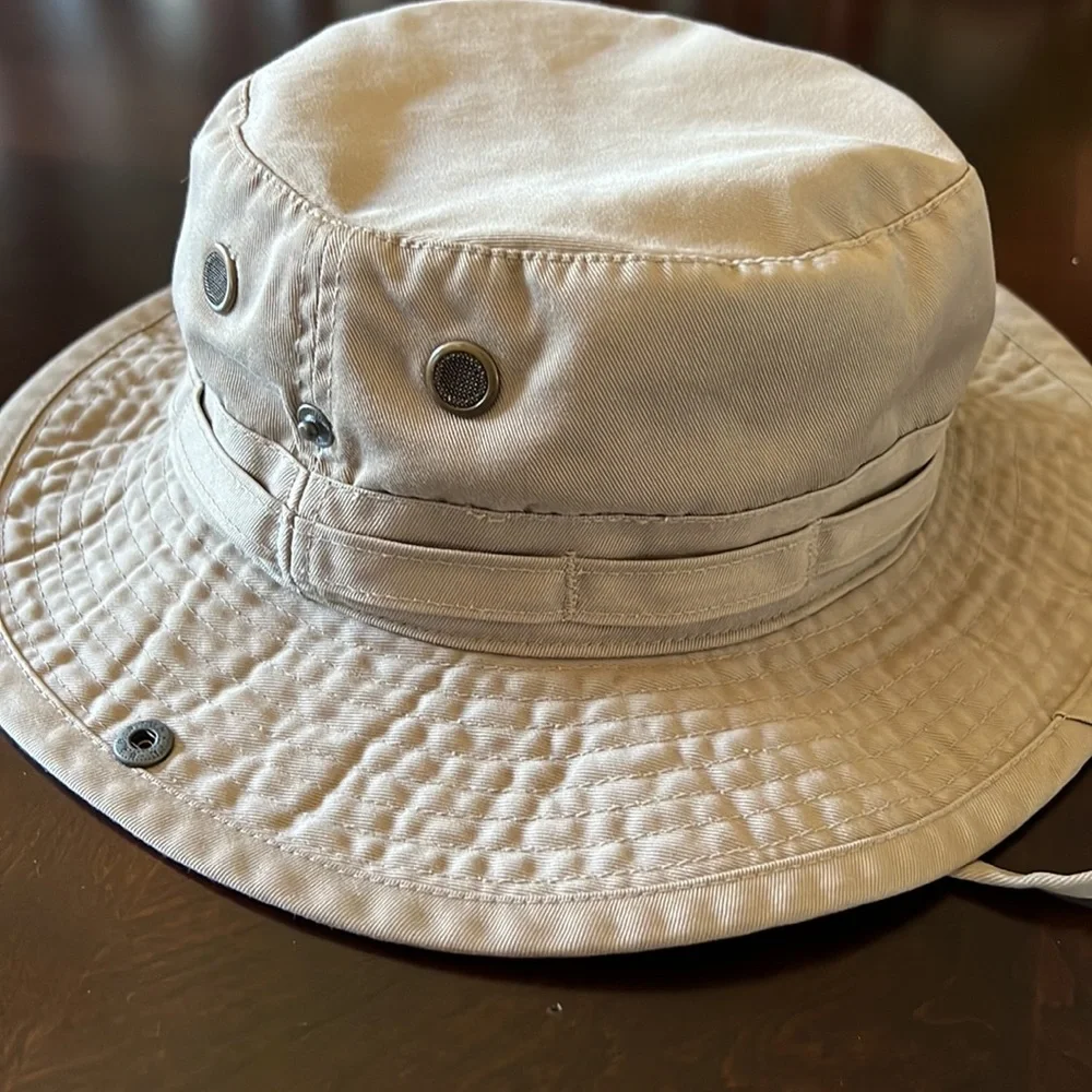 Bonnie Hat Men’s fabric khaki color side snaps and adjustable strap size small